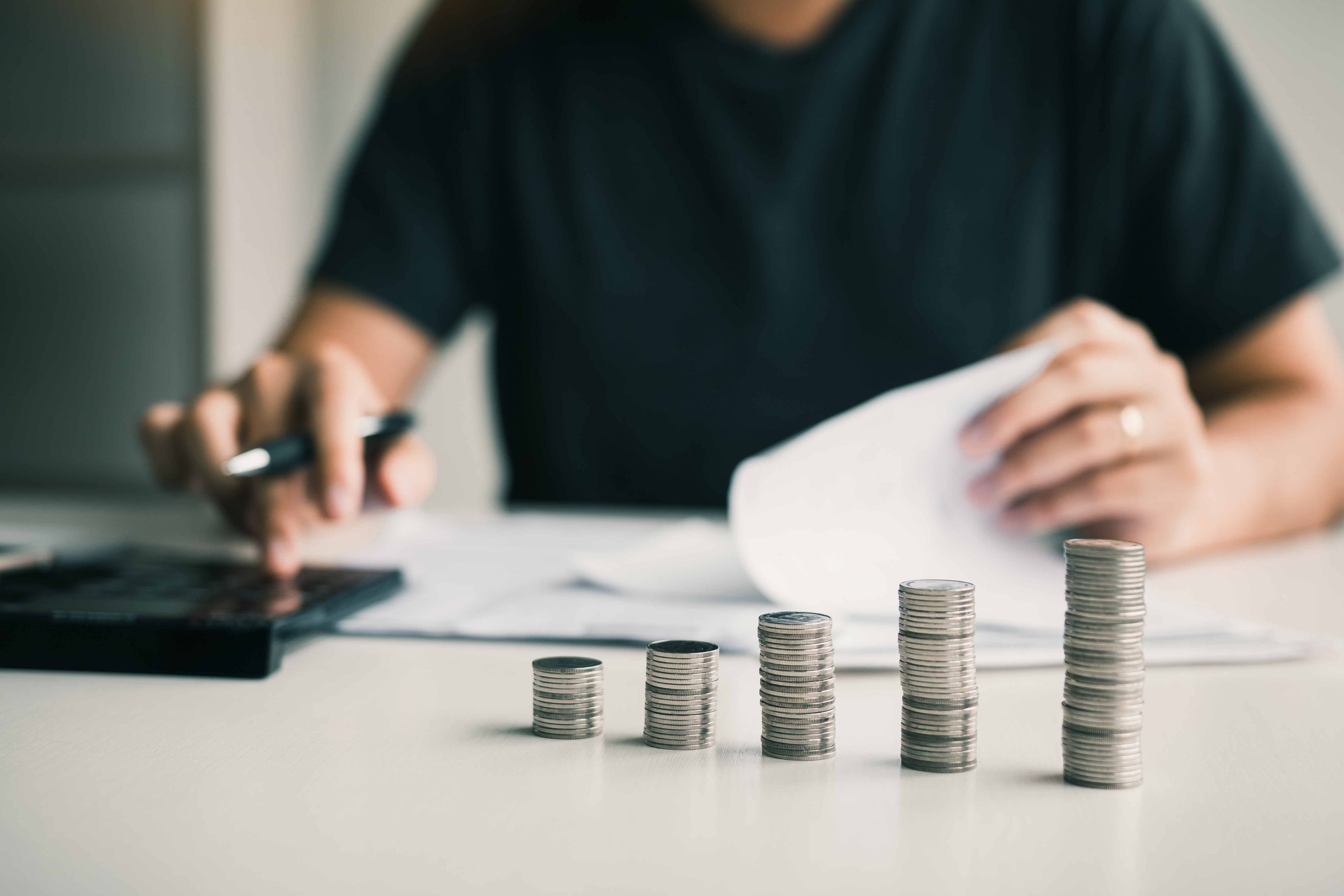 Industria de outsourcing, față în față cu directiva europeană a transparenței salariale. Studiu ABSL: Peste 75% dintre companiile din outsourcing raportează un decalaj salarial mai mic de 5% între femei și bărbați