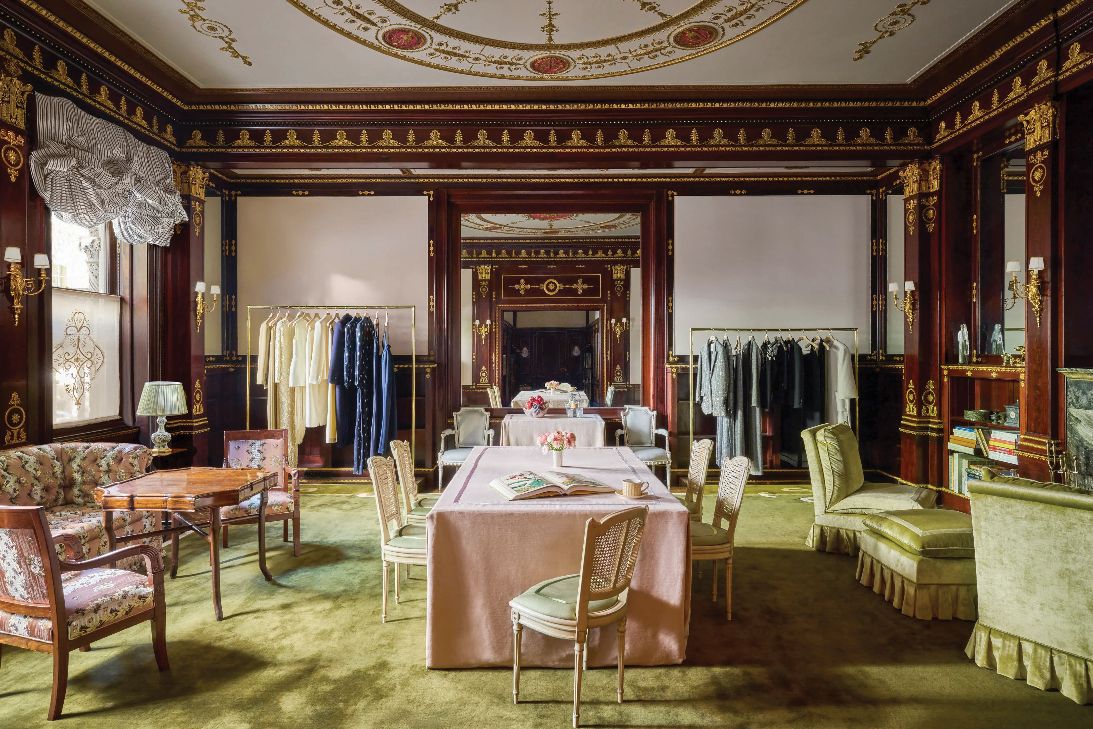Moda de acasă: vino la mine să probezi o rochie sau buticul de lux se mută în apartament