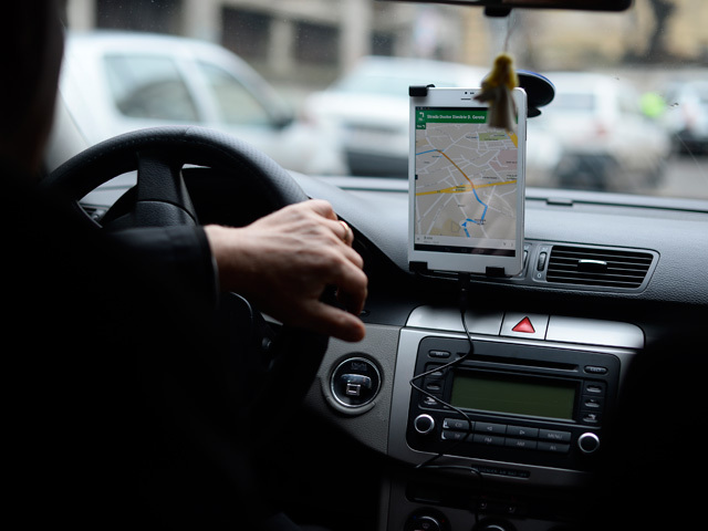 ANAF a descoperit o fraudă de peste 51 de mil. de lei în transportul alternativ. Cazul unei firme cu șase angajați, dar unde lucrau, de fapt, peste 1.027 de oameni