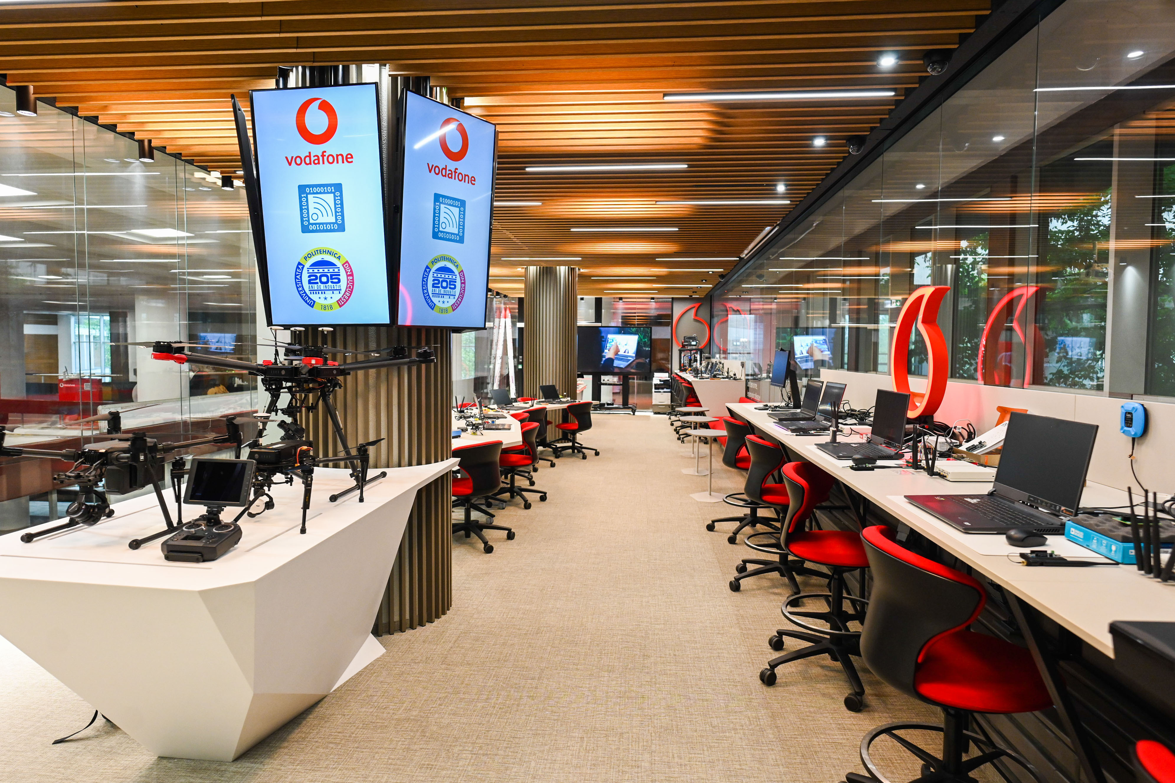 Premieră. Vodafone România va construi o rețea mobilă privată educațională bazată exclusiv pe tehnologia 5G (5G standalone) în cadrul Universității Naționale de Știință și Tehnologie POLITEHNICA București ca parte a unui proiect cu finanțare europeană