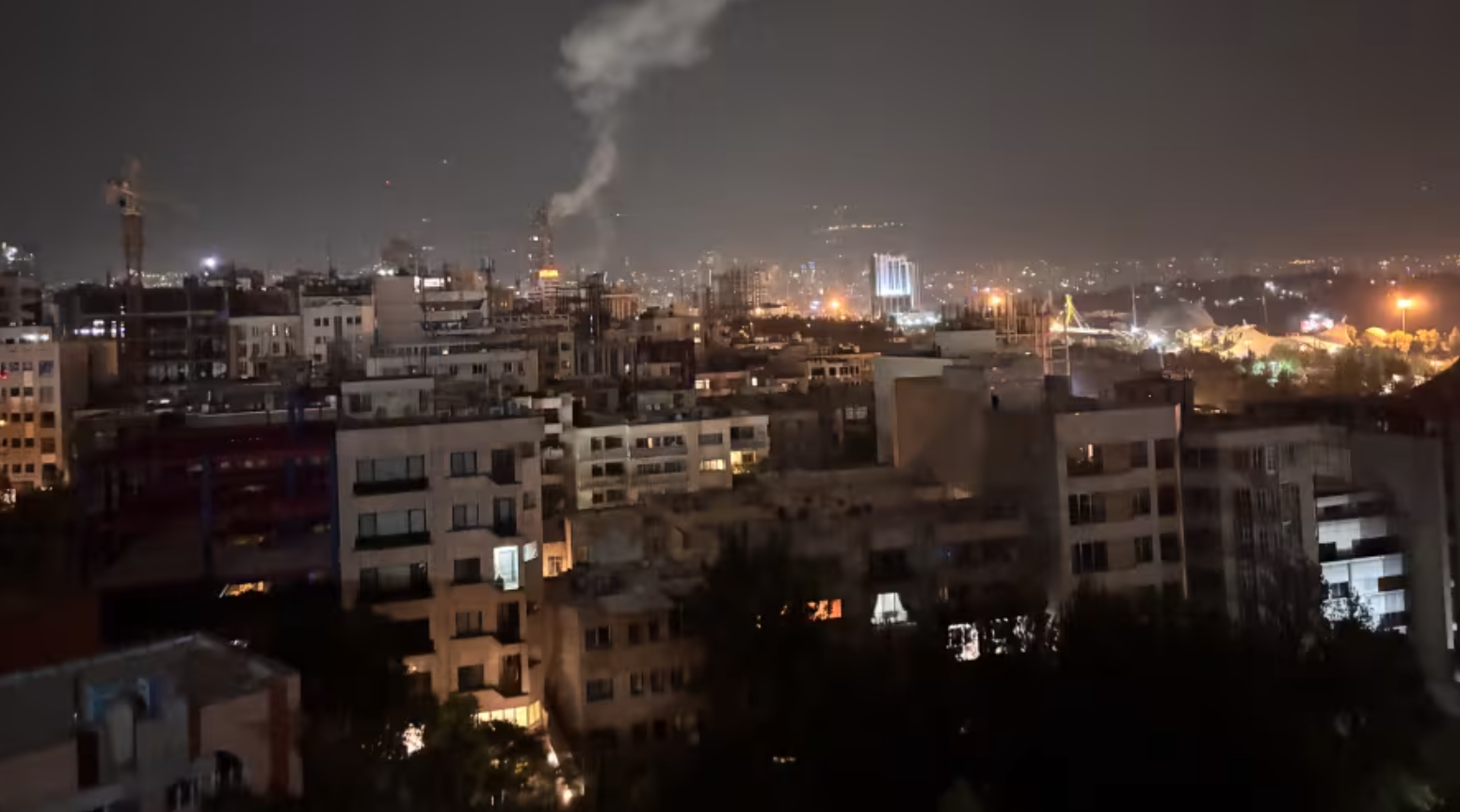 BREAKING Israelul a lansat zeci de lovituri aeriene împotriva Iranului, țintind programul nuclear. Oficiali militari de top au fost uciși. Petrolul se scumpește cu 12% iar bursele se pregătesc să deschidă în scădere abruptă. Iran: Israel să se aștepte la o pedeapsă severă