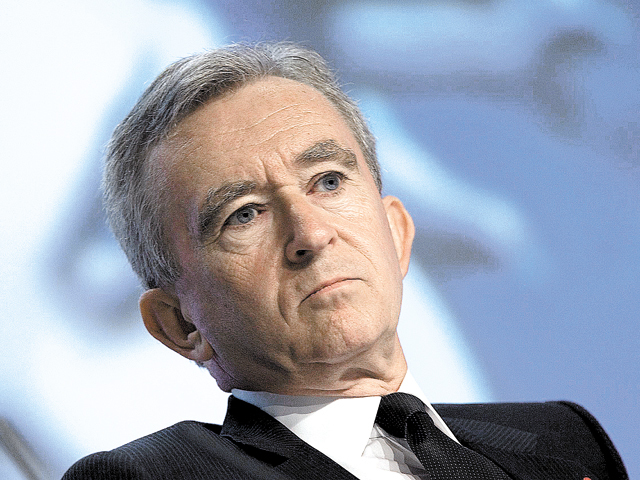 LVMH, în cea mai gravă criză din istoria sa: Bernard Arnault pierde 80 de miliarde de dolari și poziția de lider în topul celor mai bogați oameni din lume