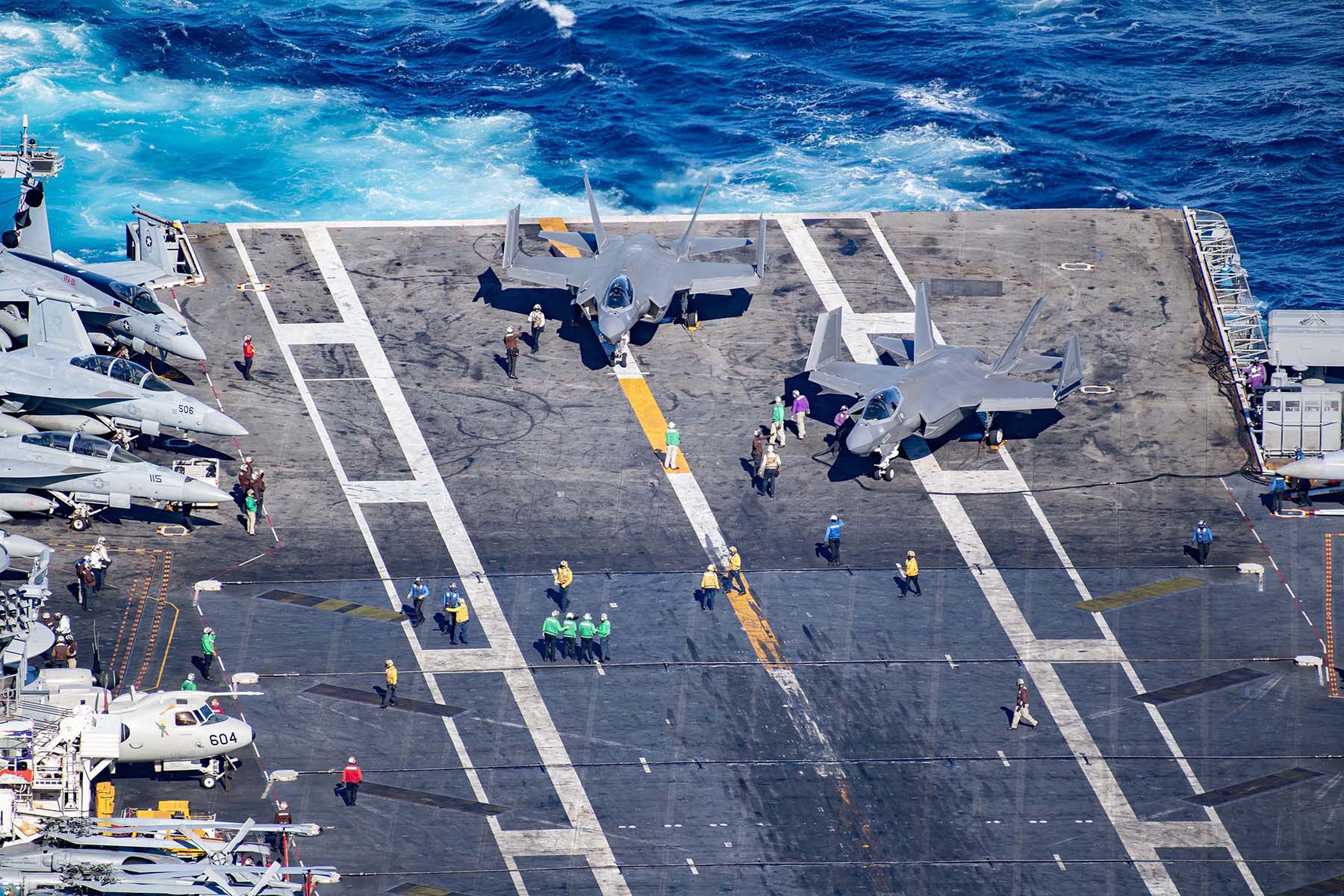 Ce scriu marile agenții de știri: Cei mai înalți oficiali americani se pregătesc să intre în război cu Iranul. Armata americană începe să ia poziție, inclusiv temutul portavion nuclear USS Nimitz