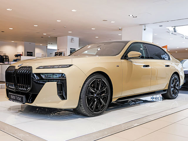 BMW Group livrează în premieră în România o limuzină cu o vopsea de peste 7.000 de euro