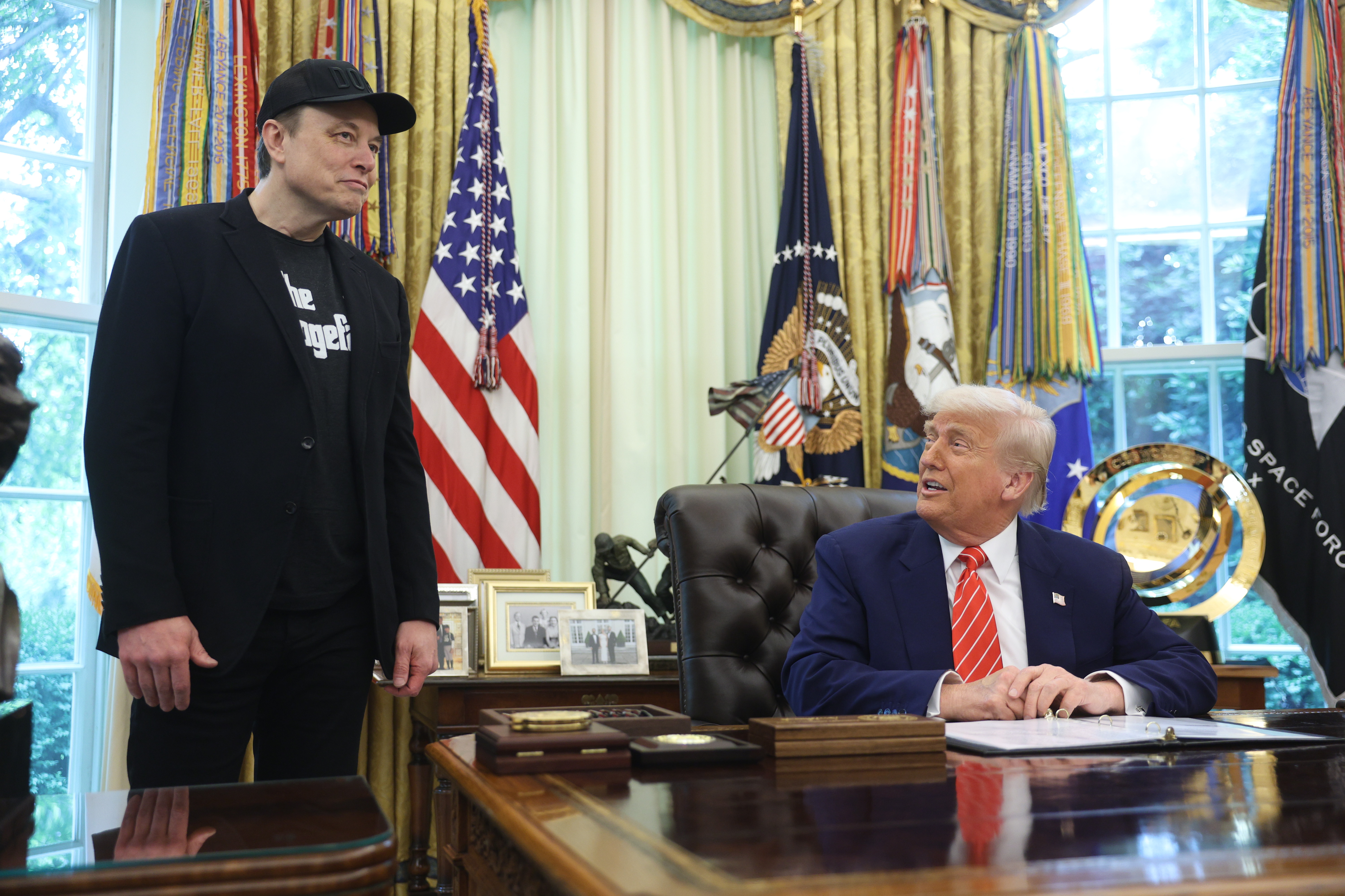 Aliații lui Donald Trump și Elon Musk i-au îndemnat pe președintele SUA și pe susținătorul său miliardar să-și repare relația, încercând să limiteze daunele politice și comerciale provocate de ruptura spectaculoasă din această săptămână. Ce spun liderii Republicani