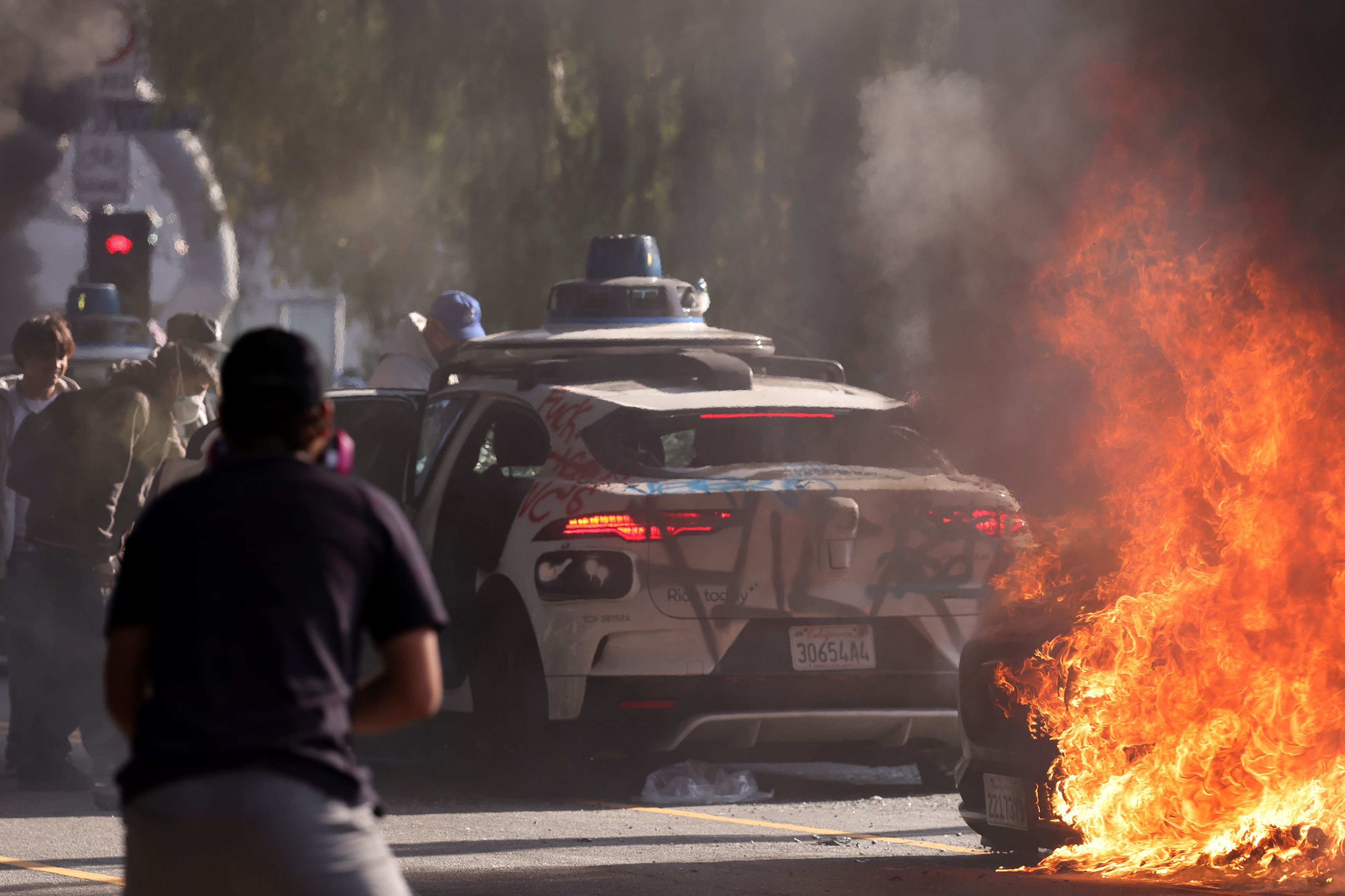 Butoi de pulbere în Los Angeles: Administrația Trump trimite 700 de pușcași marini în Los Angeles, după protestele din urma raziilor împotriva imigranților ilegali
