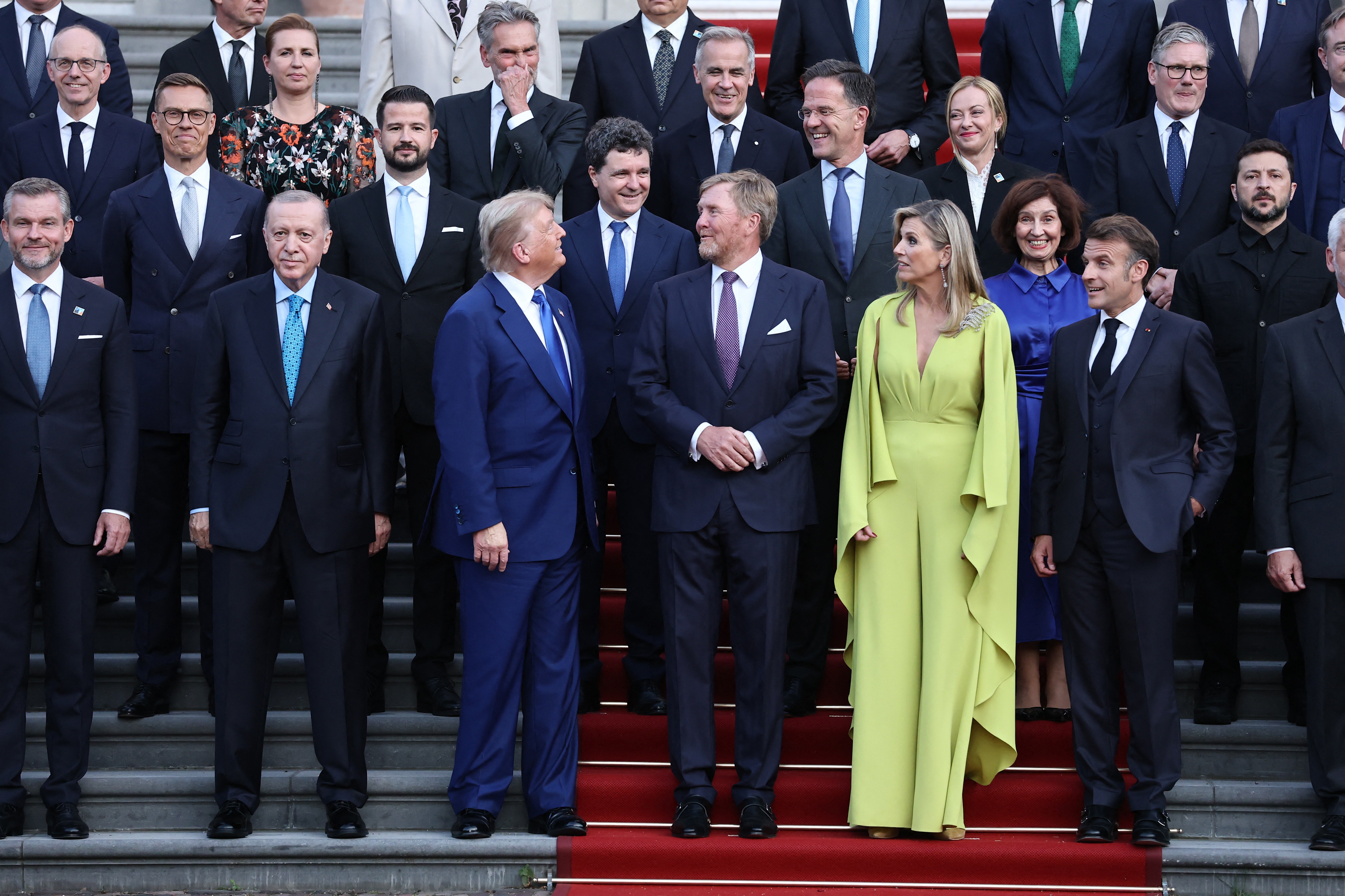 Schimbare de 180 de grade la Trump: Președintele american i-a reasigurat pe aliații din NATO că „este complet alături de ei”, după ce a stârnit îngrijorare în capitalele europene prin sugestia că pactul de apărare reciprocă al alianței militare ar fi „deschis interpretării”