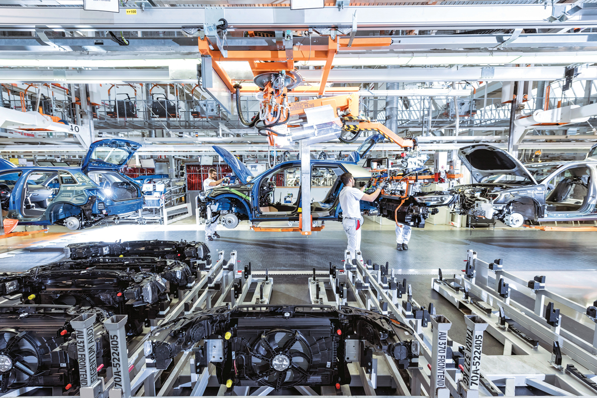 Dependentă de industria auto și lipsită de fonduri de la UE, economia Ungariei trece prin cea mai proastă perioadă de după criza financiară globală. Polonia, în schimb, defilează