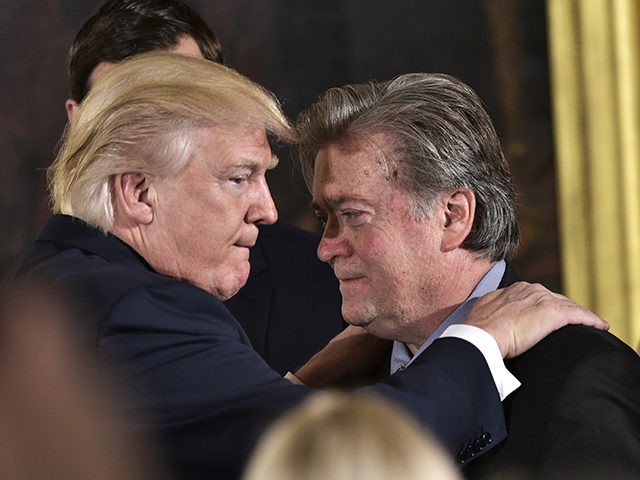 Presa străină: Președintele Trump și-a pus în joc președinția după ce a intrat în război cu Iranul. Reacțiile dure nu vin doar de la Democrații, ci și din interiorul mișcării sale MAGA. Steve Bannon, fostul strateg-șef al lui Trump, după atac: O majoritate covârșitoare a oamenilor nu vrea să se implice în toate acestea