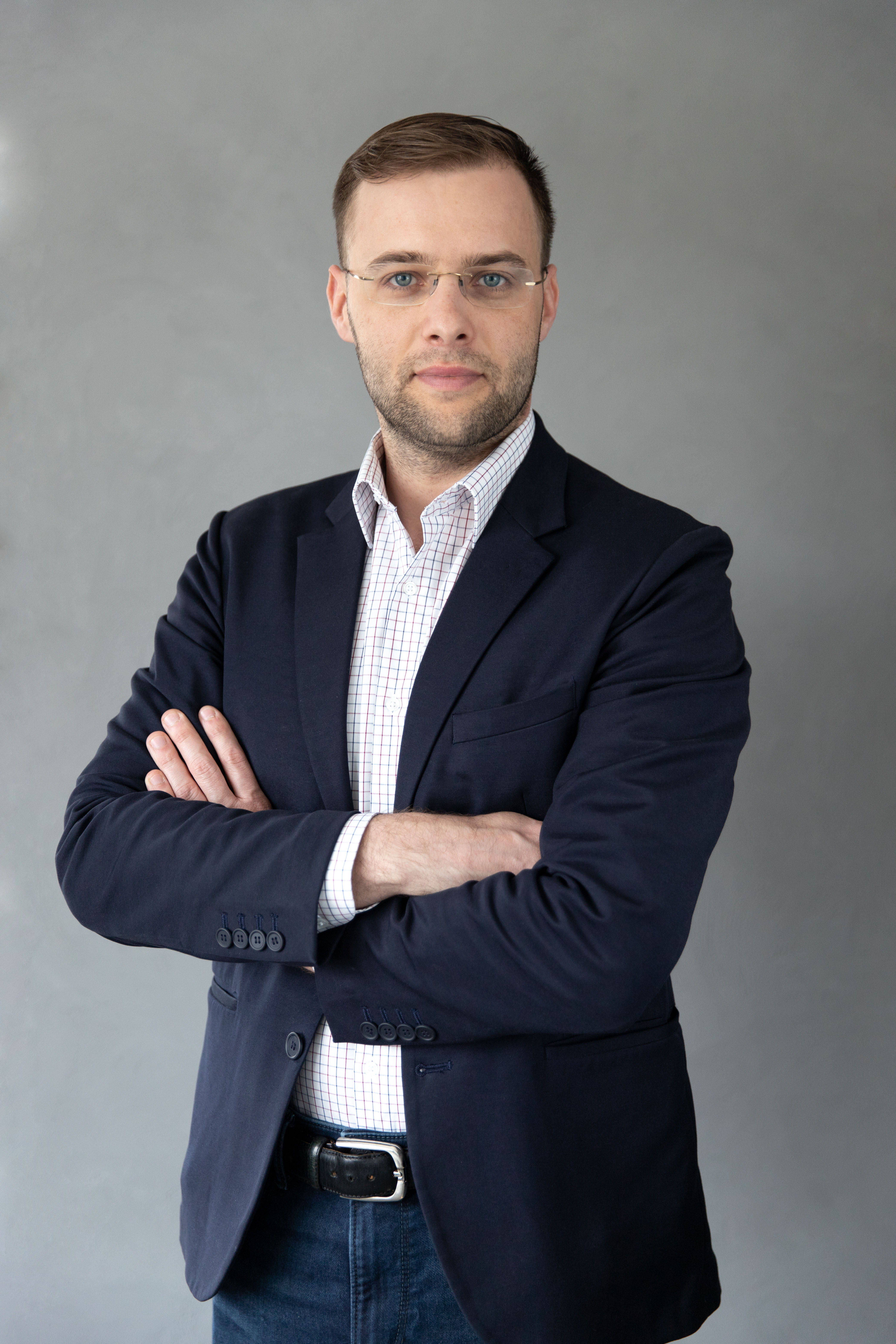 Raport Kearney: Băncile de retail din România se află la coada clasamentului european la profitabilitatea per client, cu doar 77 de euro, față de un nivel record de 238 euro în 2024 în Europa. Dar venitul per client a avut un avans robust, de 10%