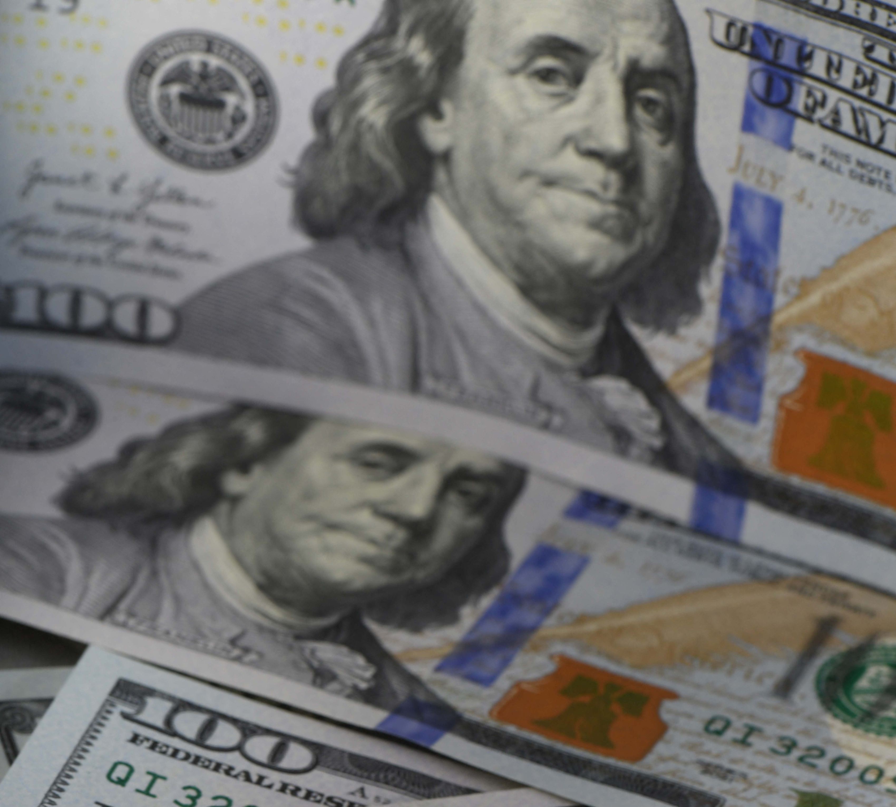 Soarta dolarului în epoca Trump: Moneda americană a scăzut cu peste 10% de la începutul anului, înregistrând cea mai proastă evoluție din ultimii 50 de ani