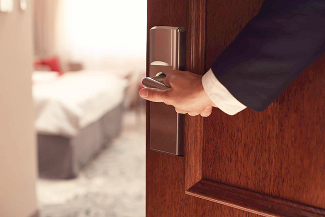 Hotelurile devin un „asset“ tot mai râvnit de antreprenorii locali. Banii câștigați din alte sectoare economice sunt investiți în piața hotelieră, iar antreprenorii locali mizează, în special, pe hotelurile de lux