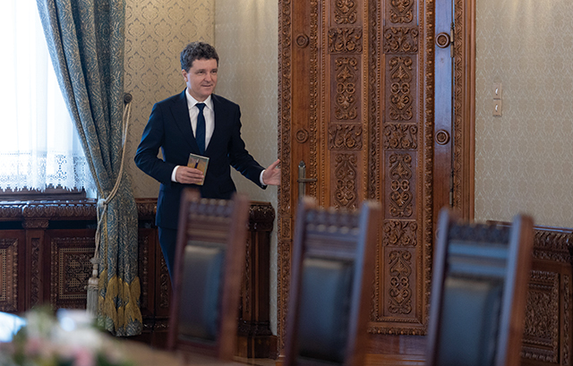 Singura șansă a lui Nicușor Dan este să ia cei mai buni zece oameni din zece domenii esențiale și să-i pună în fruntea țării