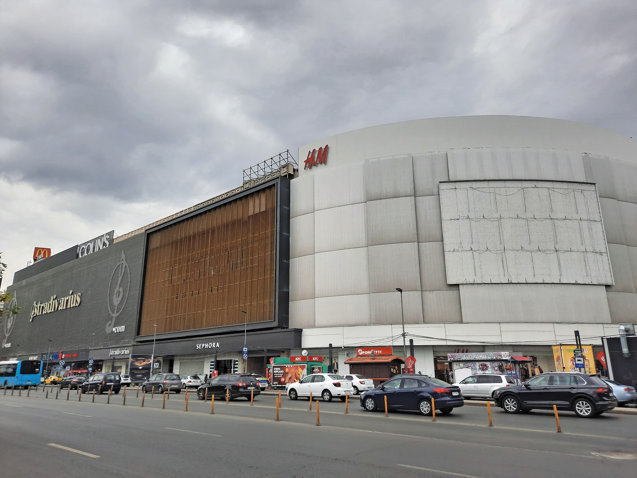 Sfârșitul unei ere: Ultimul nume mare care pleacă - magazinul H&M de la parterul centrului comercial Unirea se închide după 14 ani. „E o decizie de business”
