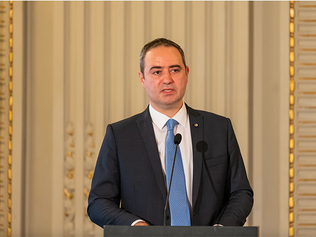 Alexandru Nazare, ministrul Finanțelor, despre creșterea taxării băncilor la 4% din cifra de afaceri: „Este o măsură temporară și vorbim de creșterea unei taxe existente, nu de impunerea uneia noi”. Măsura ar urma să înceteze la finalul anului viitor