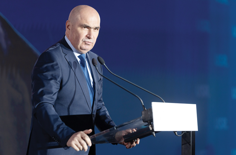 Premierul Bolojan cere ministerelor și instituțiilor din subordine să reducă deplasările externe ale angajaților, iar durata acestora și numărul participanților să fie limitat la minimumul necesar