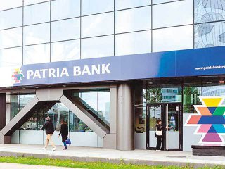 Cum se tranzacționează Patria Bank, ale cărei acțiuni au urcat puternic după ce acționarul majoritar a anunțat că analizează o posibilă vânzare? Comparație cu Banca Transilvania și BRD