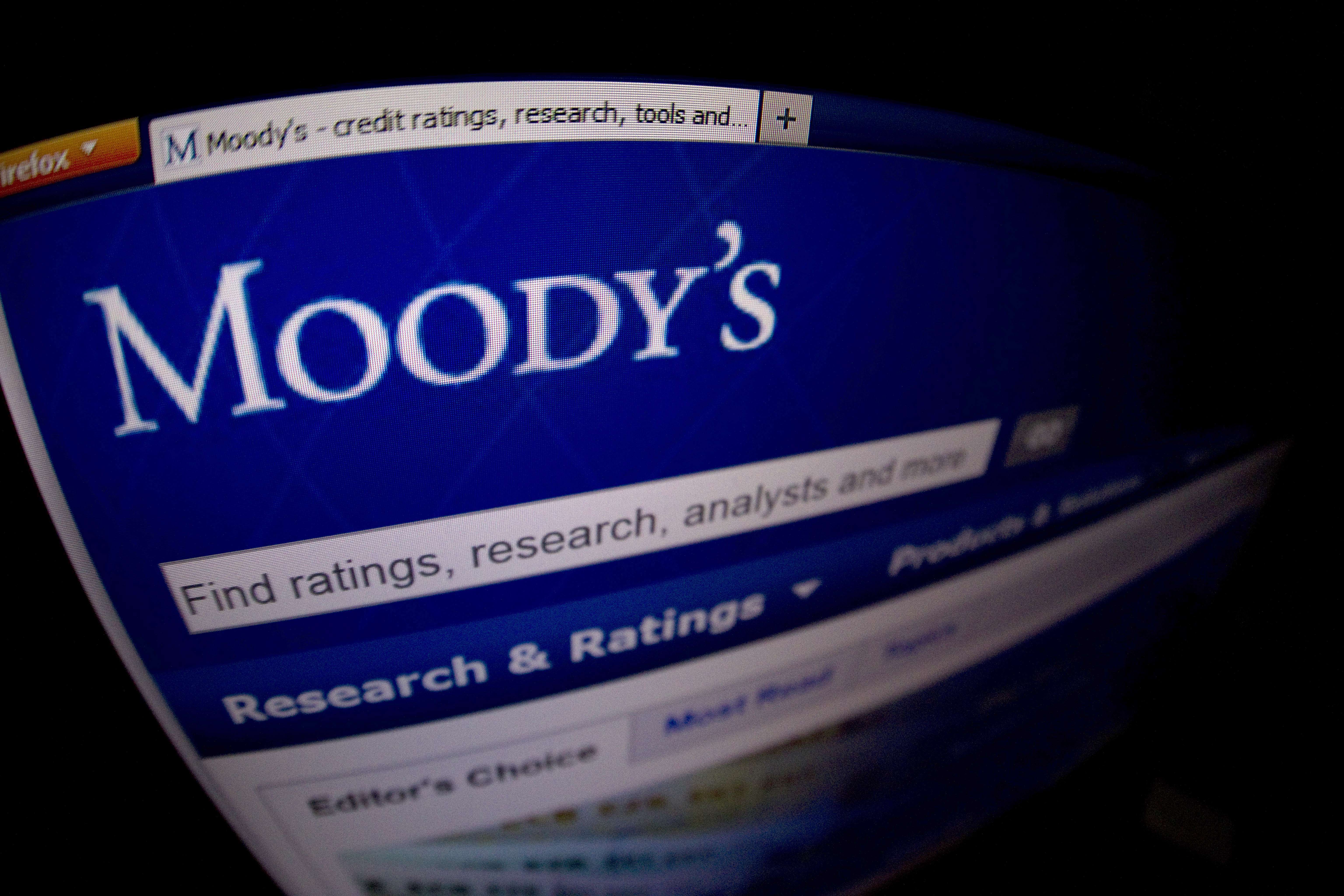 Moody's consideră măsurile fiscal-bugetare recent asumate de Guvernul român drept "un pas important" în direcția echilibrării bugetare. Agenția estimează că deficitul fiscal ar putea ajunge la 7,8% din PIB în 2025 și 6,1% din PIB în 2026, prognoză îmbunătățită față de cea anterioară