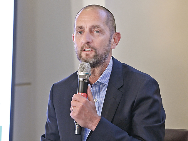 Dragoș Damian, Terapia Cluj, consilier onorific al premierului Ilie Bolojan: Mă cheamă Dragoș și, la Cluj-Napoca, lucrez într-o echipă cu 800 de colegi care produc ”Made in Romania” pentru 40 de țări