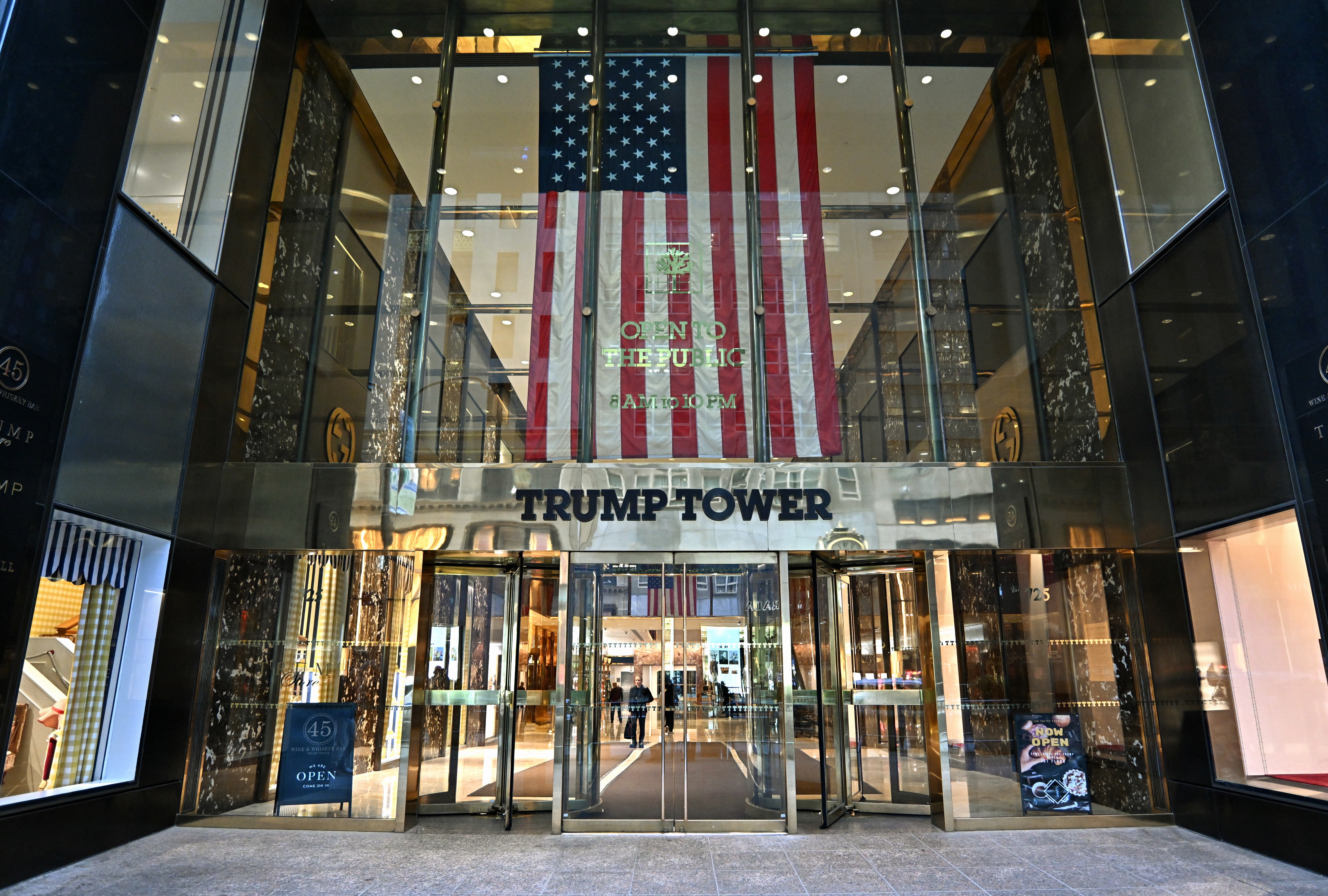 Este oficial: Organizația Trump își anunță primul proiect rezidențial de lux din România, Trump Tower Bucharest, construit în parteneriat cu SDC Imobiliare, și plănuiește să se extindă ulterior în mai multe orașe-cheie. Eric Trump: Proiectul va aduce pe piața românească un nivel de calitate și servicii fără precedent