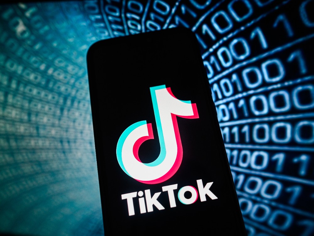Veteran al celui de-al Doilea Război Mondial și vedetă TikTok „Papa” Jake Larson a murit la 102 ani