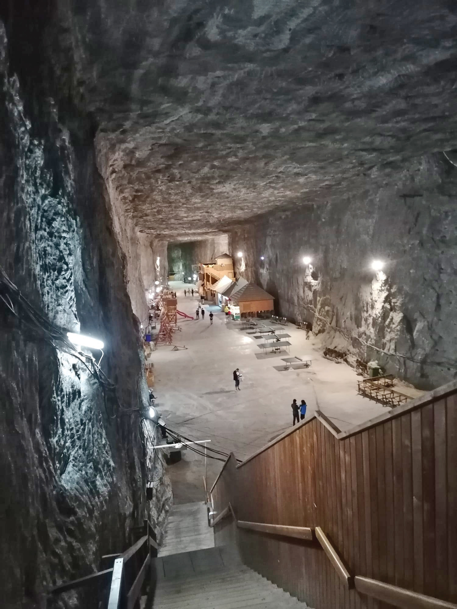 Salrom a finalizat lucrările de deviere provizorie a cursului pârâului Corund din Praid, urmând ca albia să fie betonată, tot temporar, până la realizarea lucrărilor de deviere definitivă a apelor în afara Muntelui de Sare