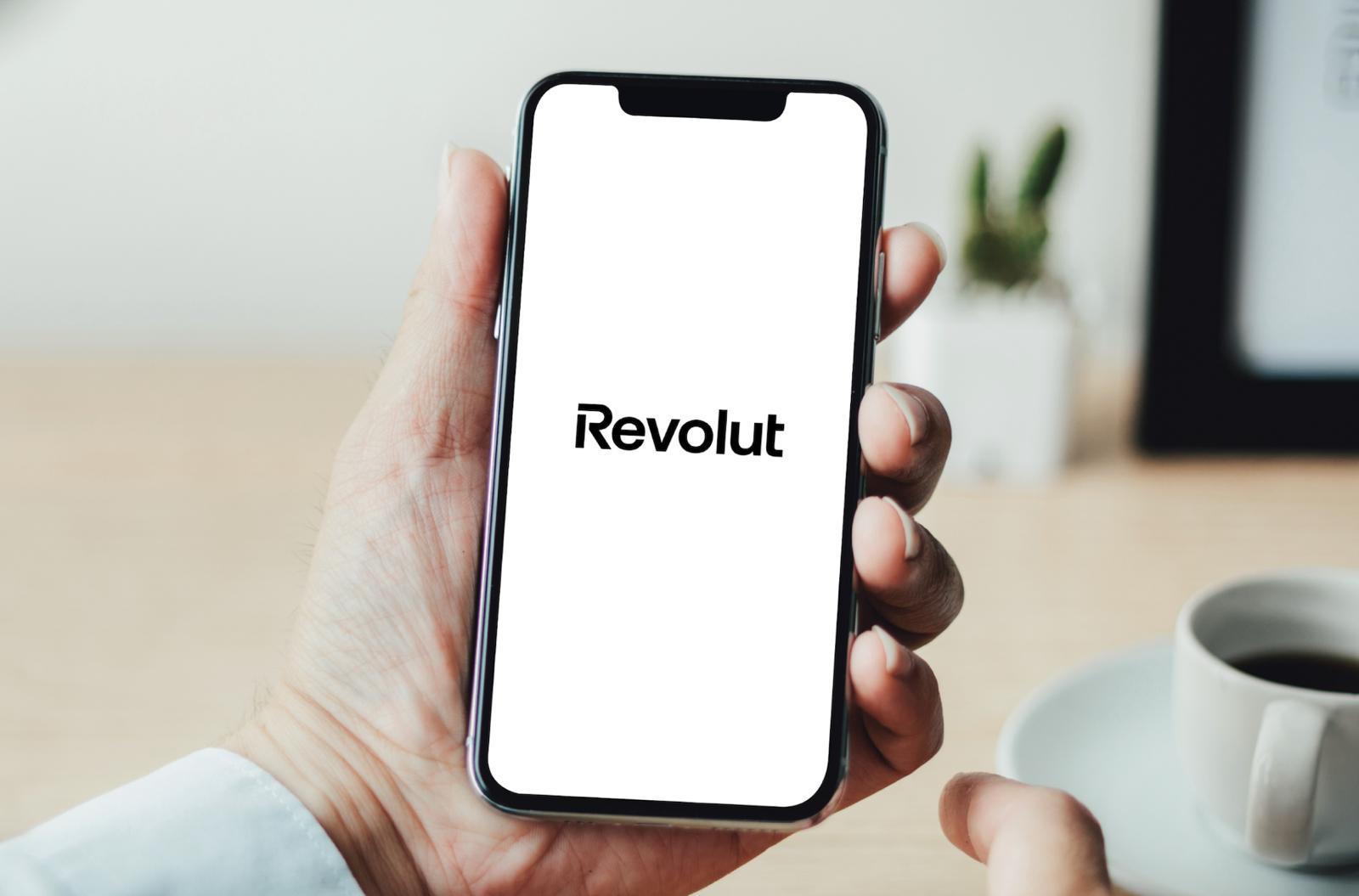 Frenezie între investitori să aibă o parte din gignatul Revolut: Fintechul vrea să atragă noi investiții la o evaluare de 65 de miliarde de dolari