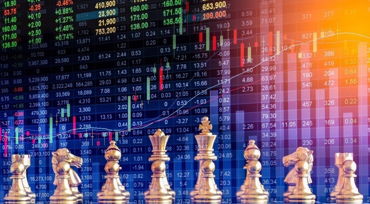 Piețele europene sub presiune: STOXX 600 stagnează între câștiguri spectaculoase, pierderi majore și negocierile SUA-UE pentru evitarea tarifelor