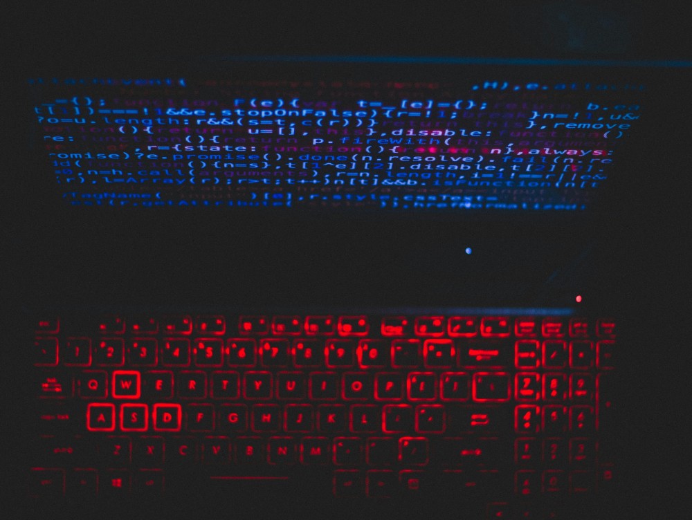 CEO-ul OpenAI, compania care a creat ChatGPT, lansează un avertisment dur către industria financiară. Cum ar putea inteligența artificială să distrugă această industrie?