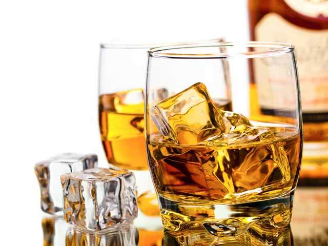 Producătorii și importatorii de băuturi spirtoase avertizează că majorarea accizei va îndrepta consumatorii spre băuturi contrafăcute, din spirt medicinal și alcool metilic: Industria băuturilor spirtoase generează aproximativ 46.000 de locuri de muncă și a virat 1,22 mld.lei la bugetul de stat în 2024