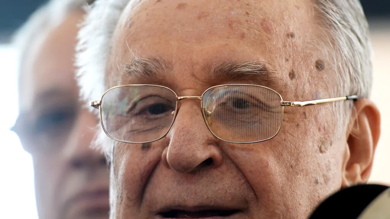 Starea de sănătate a lui Ion Iliescu este critică