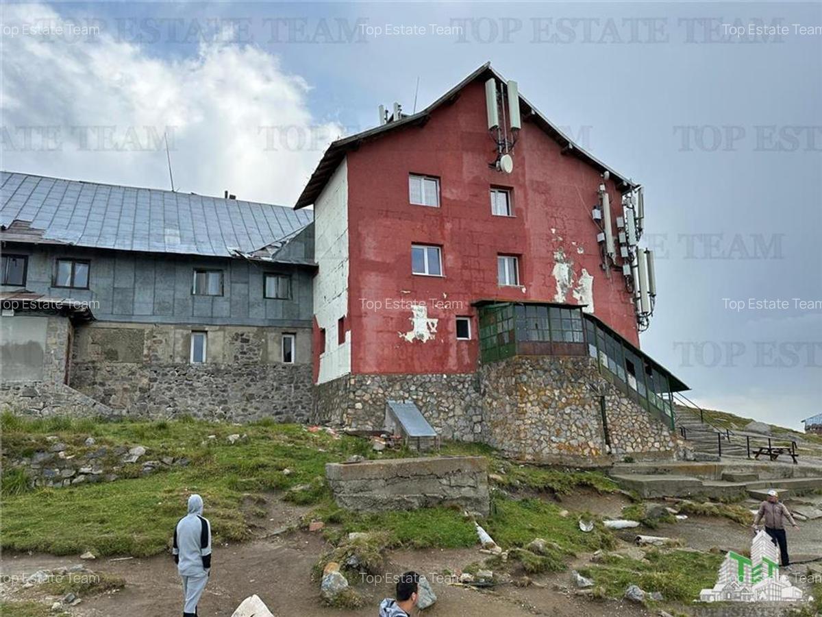 Una dintre cele mai cunoscute cabane din România, Cabana Babele, aflată în apropiere de Sfinx, a fost scoasă la vânzare pentru 1,6 milioane de euro