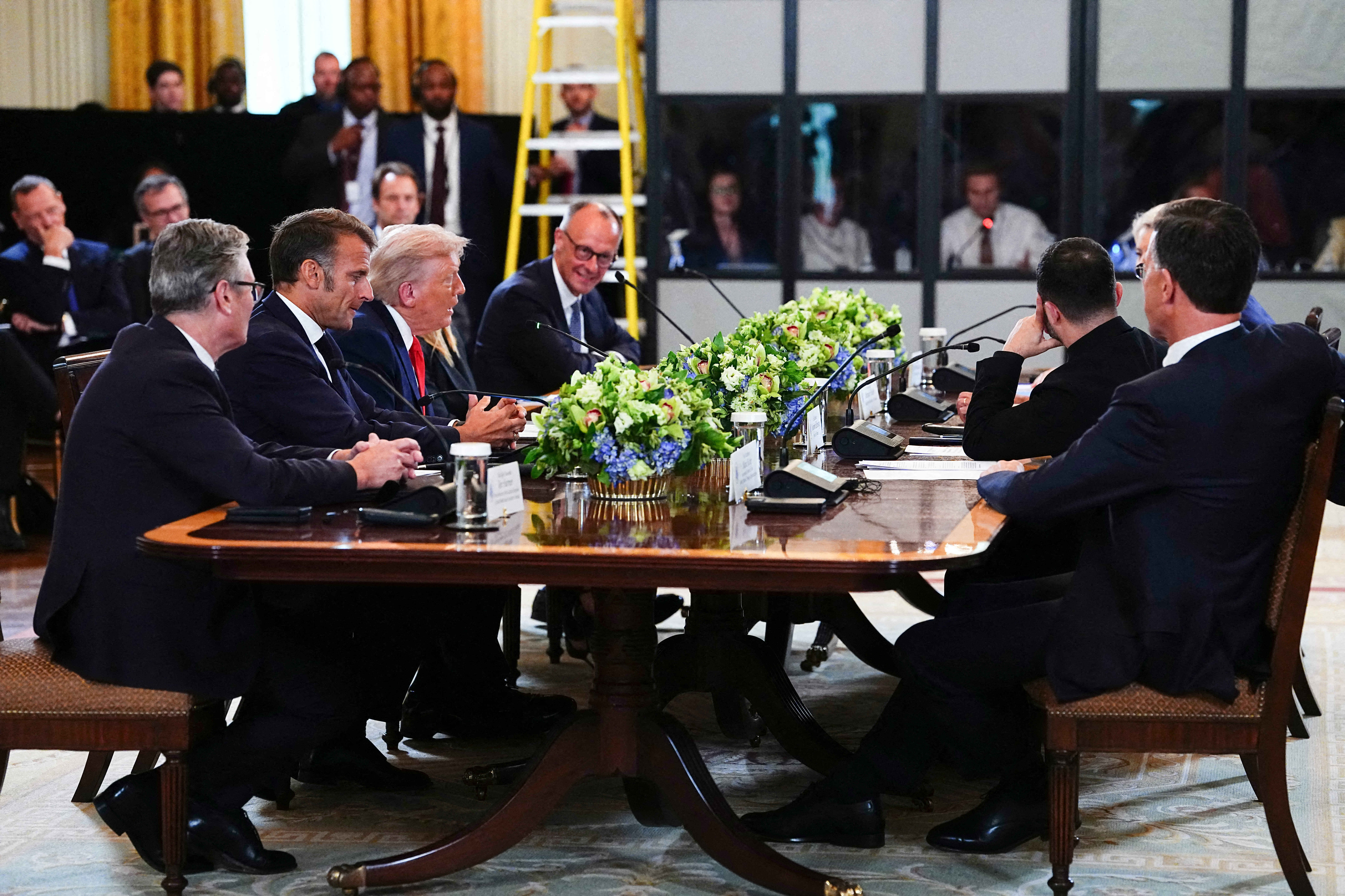 Financial Times: Ucraina promite să cumpere arme americane de 100 de miliarde de dolari, finanțate de Europa, pentru a obține garanții de securitate din partea SUA după un acord de pace cu Rusia