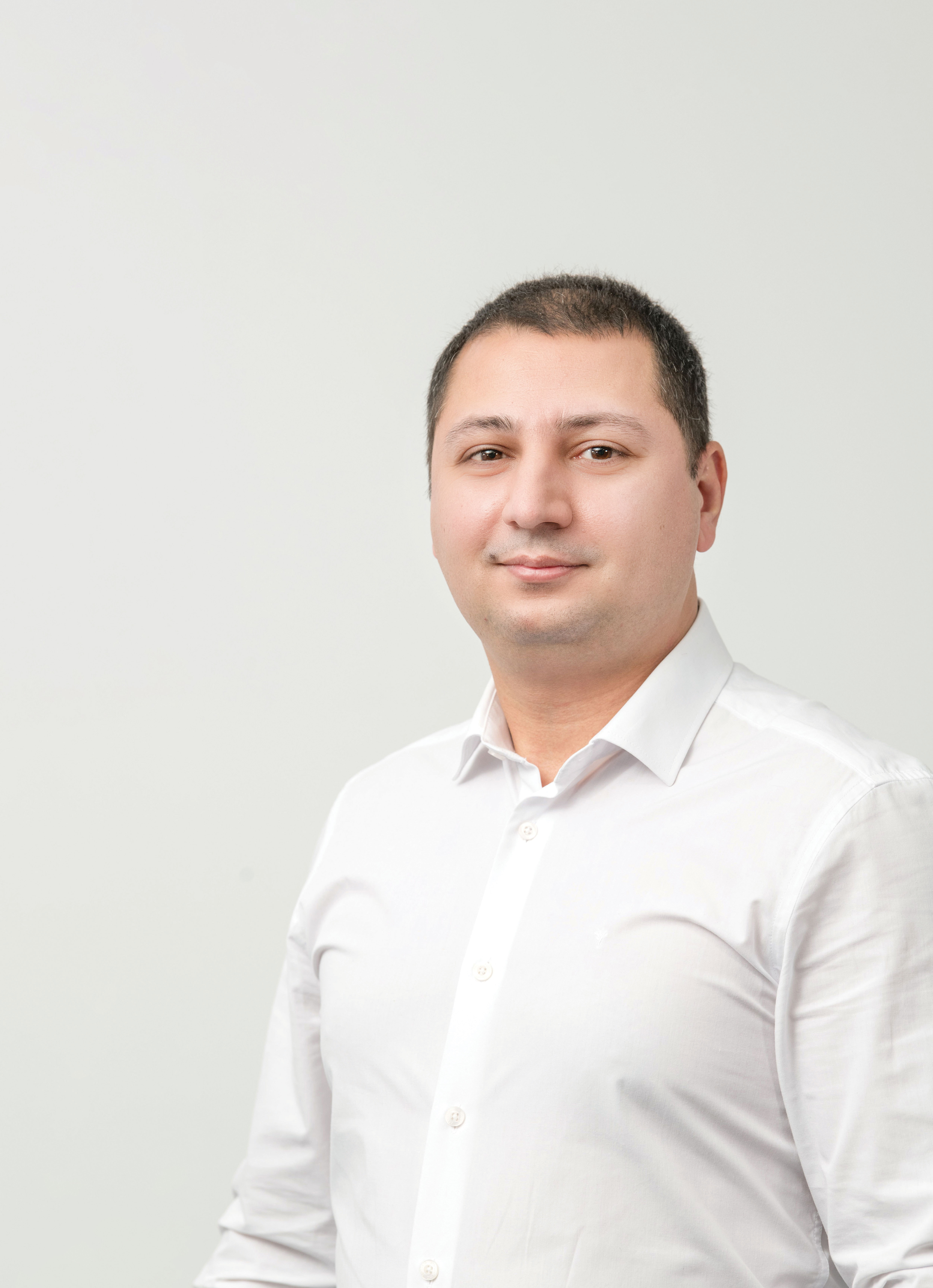 100 Tineri manageri de top. Adrian Netu, ASBIS Romania