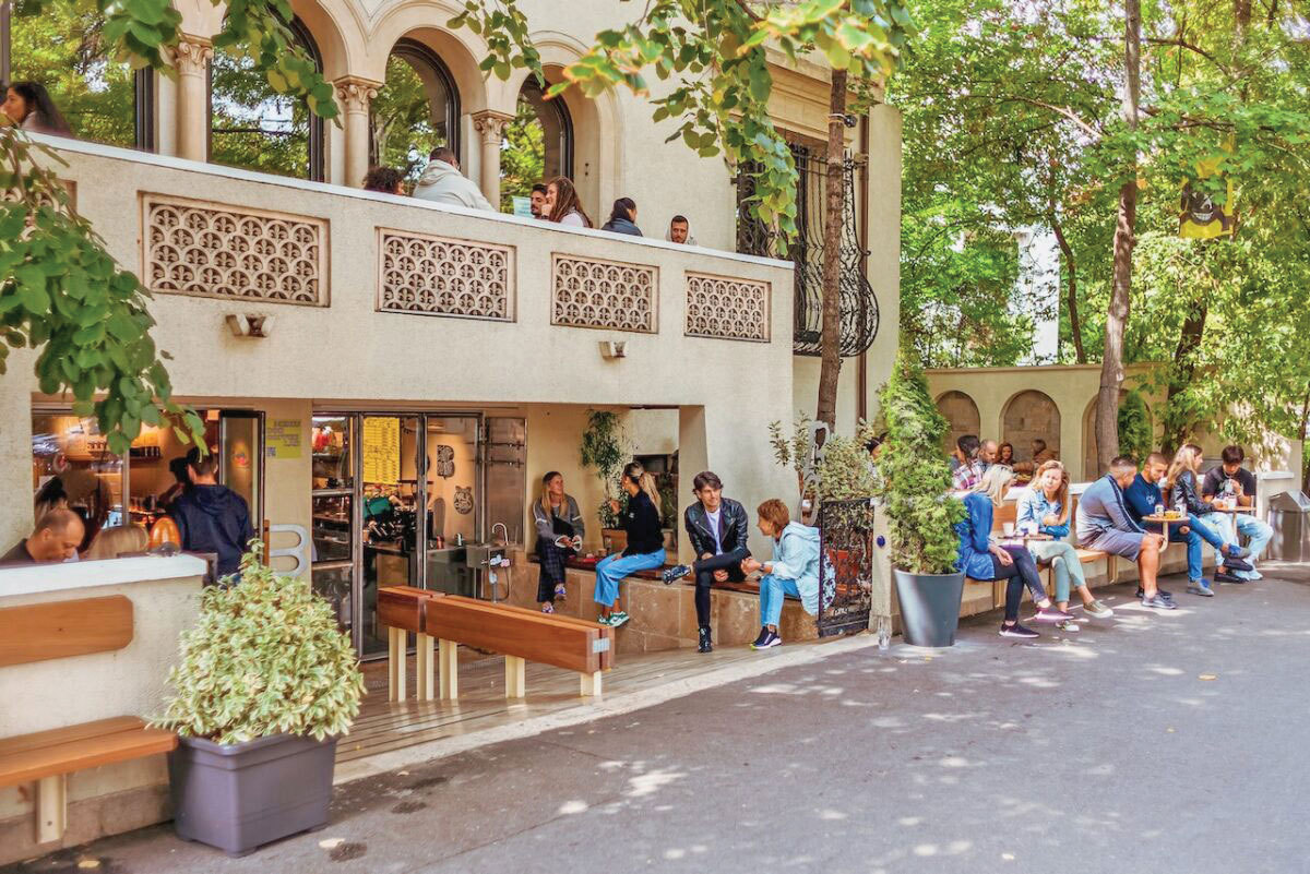 Care este băutura care a devenit un adevărat liant social, dar și o veritabilă resursă pentru o afacere de succes, cu tot mai mulți fani în București?