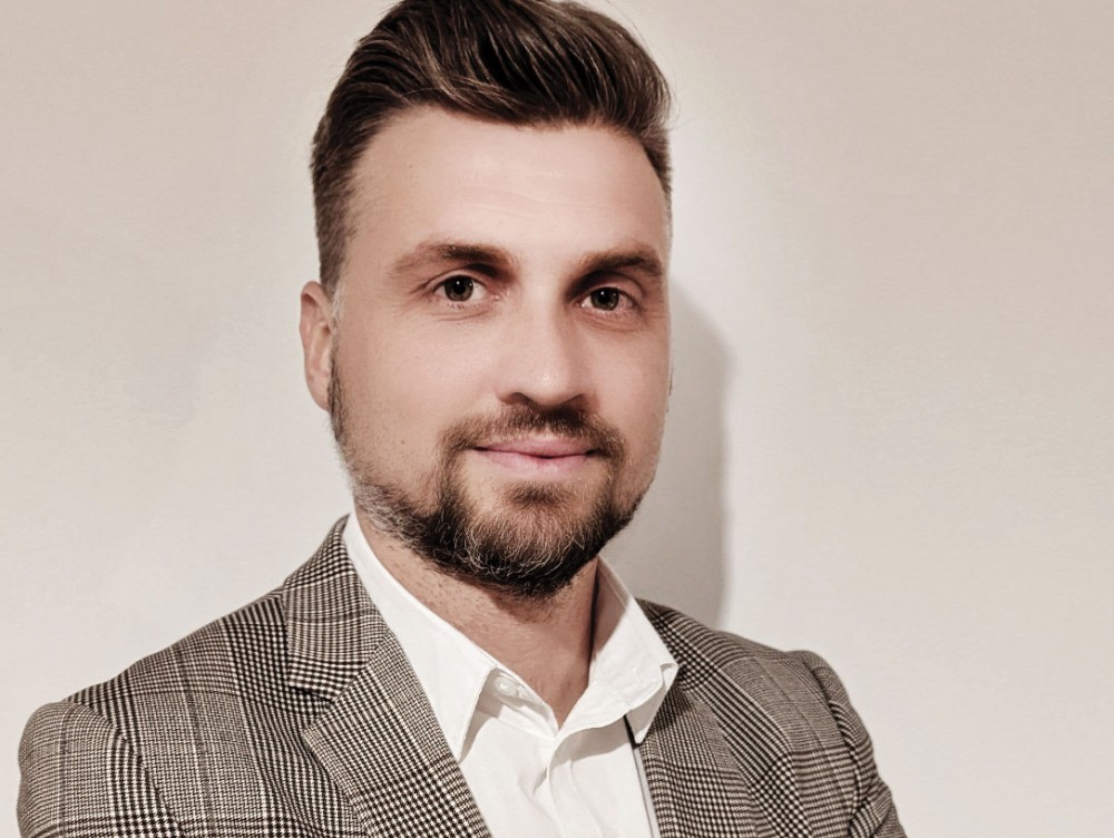 Povestea doctorului care, după 9 ani de muncă printre străini, s-a întors în țară pentru a fi aproape de familie și pentru a împărtăși pacienților români cunoștințele acumulate.