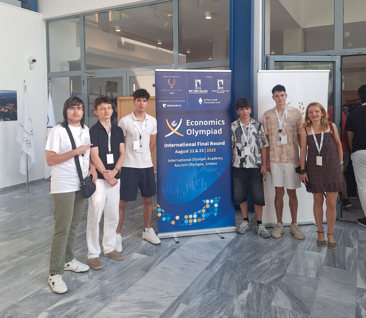 Cinci elevi români au participat la Finala Internațională a Olimpiadei de Economie, organizată în Olympia, Grecia, la care au participat 128 de tineri din aproape 30 de țări