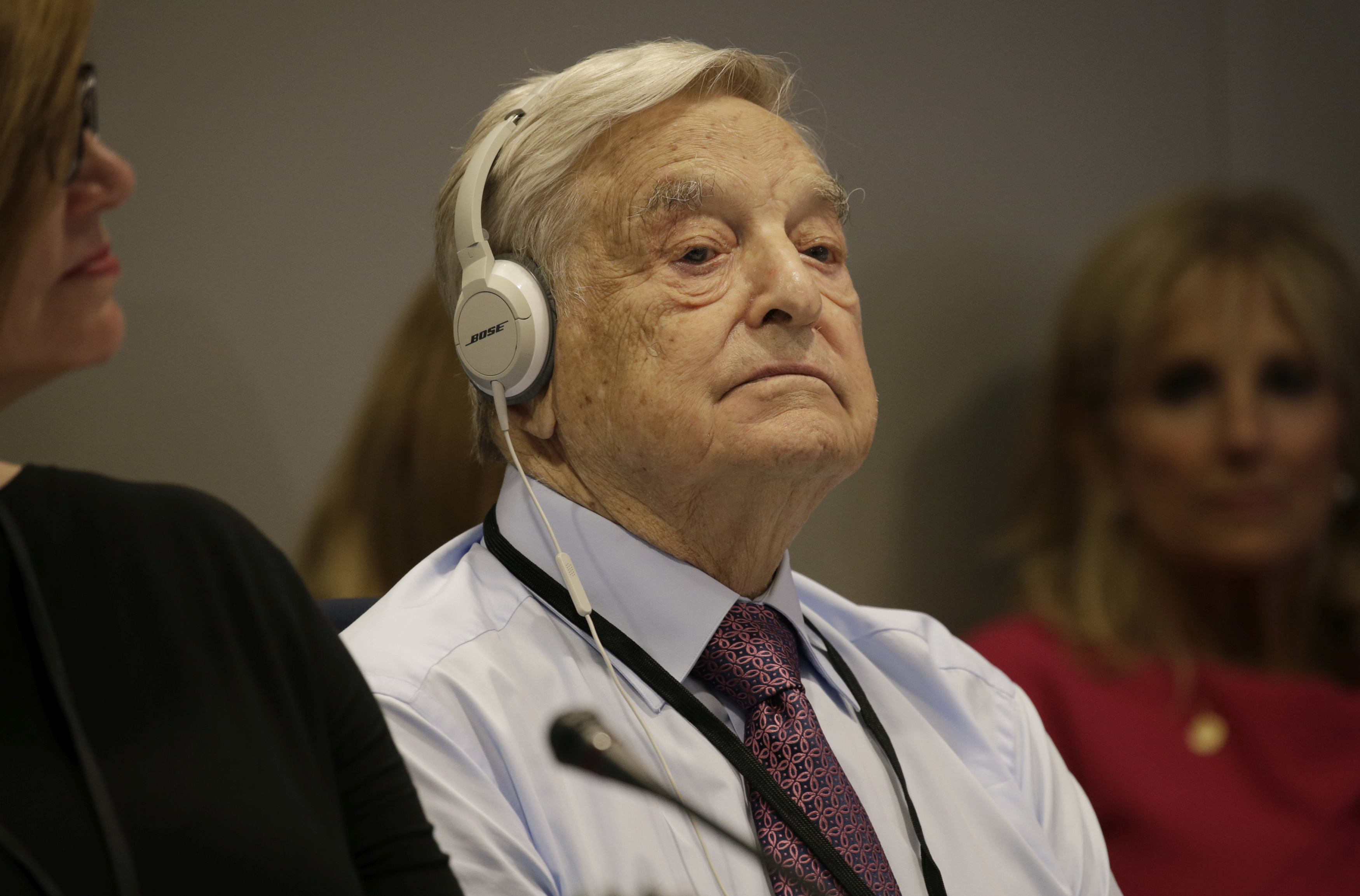 Trump îi declară război lui Soros, pe care îl acuză că finanțează proteste violente în SUA: „Nu vom permite acestor nebuni să mai sfâșie America. Soros și grupul său de psihopați au provocat mari daune țării noastre”