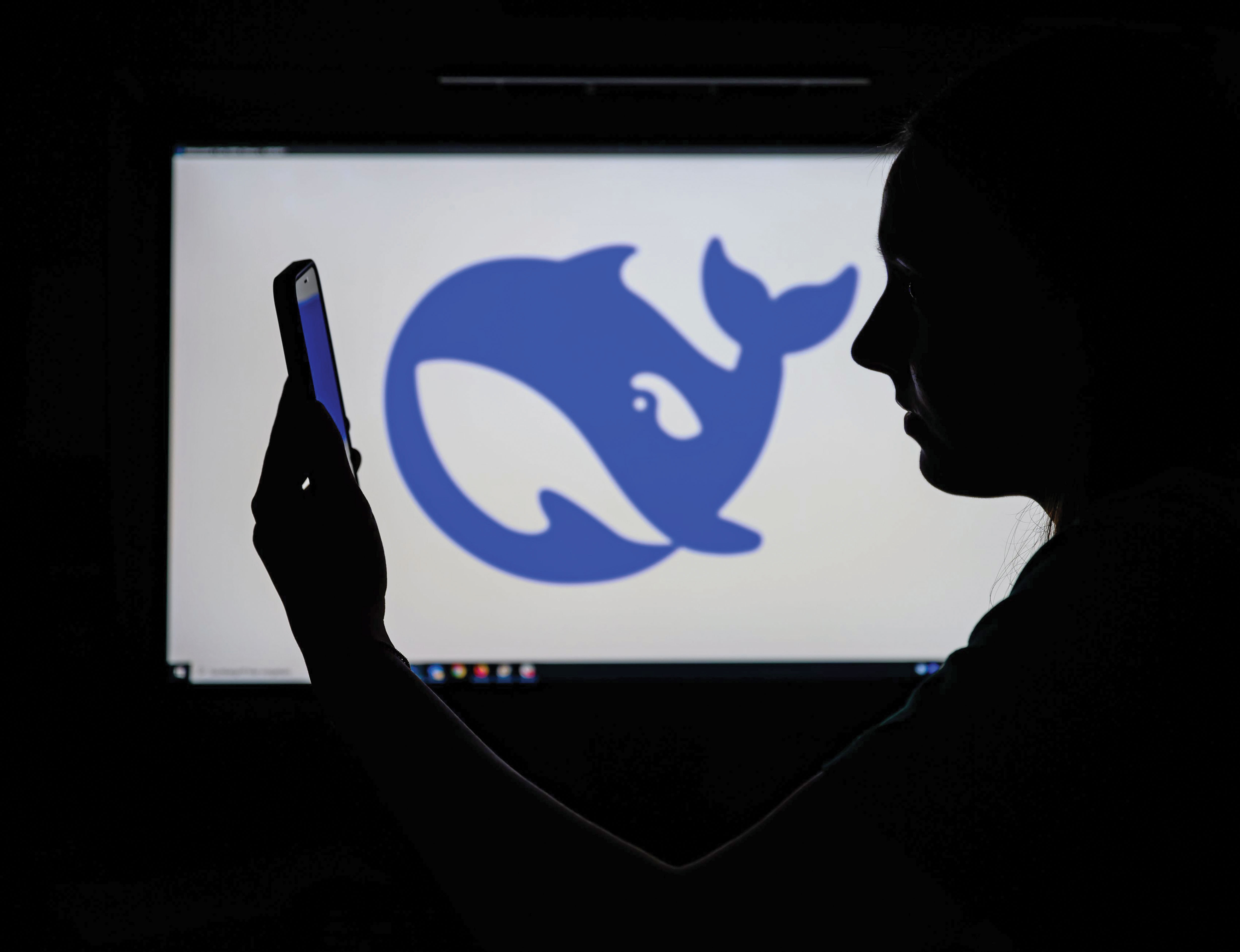 DeepSeek, noua minune AI chinezească care trebuia să rivalizeze cu OpenAI, s-a împotmolit, pentru că trebuie să folosească chip-uri chinezești