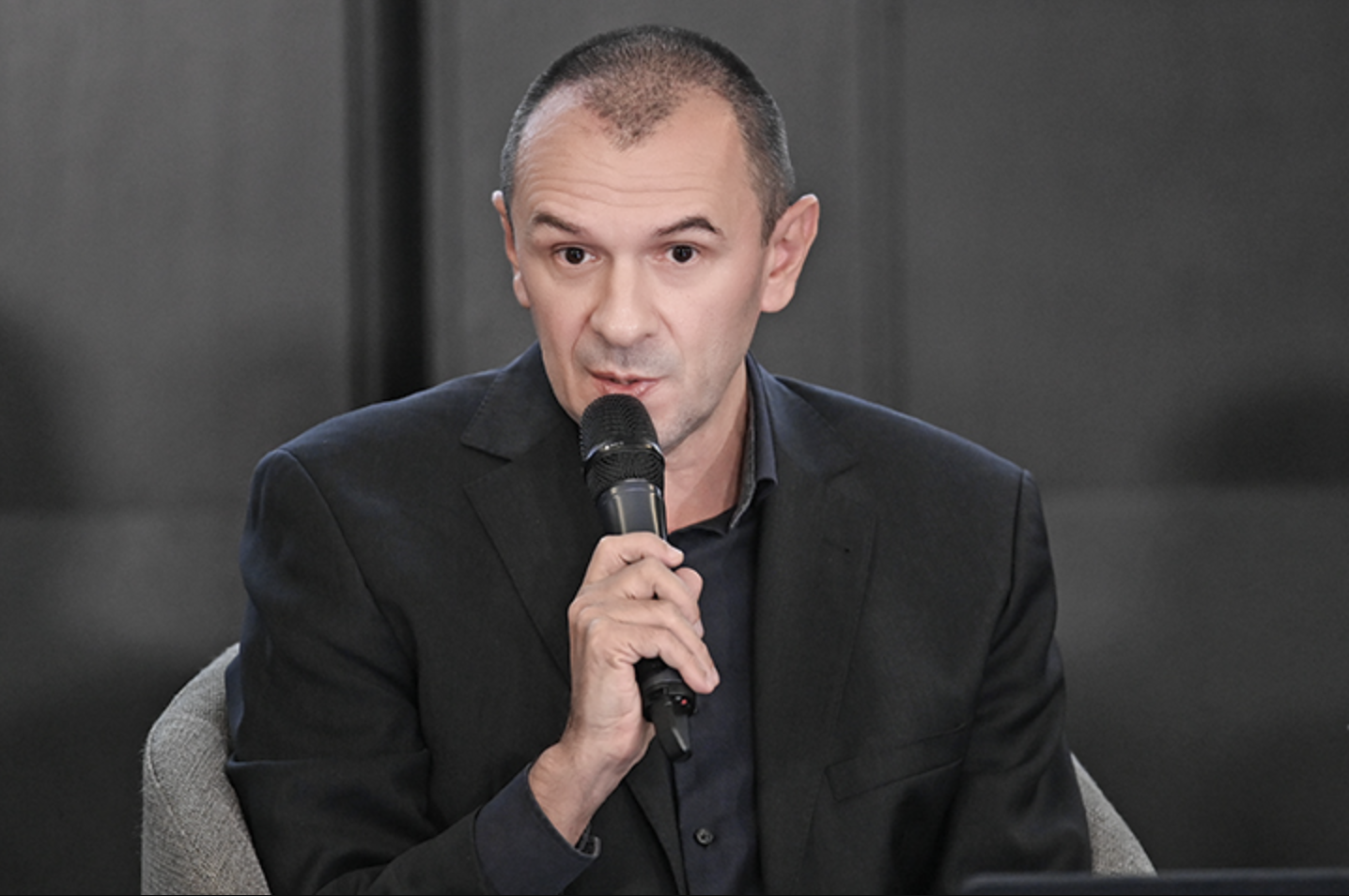Ce impact va avea majorarea capitalului social minim asupra mediului privat? Liviu Sav, co-fondator al platformei Bridge to Information: Modificarea capitalului minim pentru SRL-uri va afecta peste 785.000 de companii, iar impactul financiar ajunge la peste 3 mld.lei