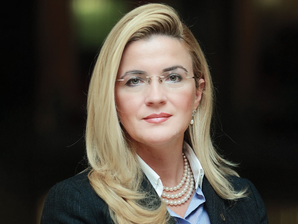 100 Cele mai puternice femei din business. Mirela Iovu, Vicepreședinte al Comitetului de Direcție, CEC Bank