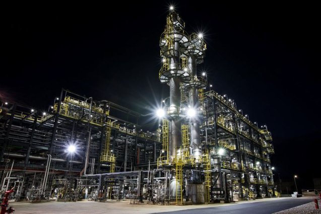 BREAKING. Ministerul Energiei a scos din stocurile de urgență 80.000 de tone de țiței și 30.000 de tone de motorină pentru ca rafinăria Petrobrazi să poată continua să funcționeze, după ce Petrom a refuzat două transporturi însumând 184.000 de tone de țiței contaminat. Petrom nu a anunțat la bursă, deși a trimis solicitarea către Ministerul Energiei pe 23 iulie