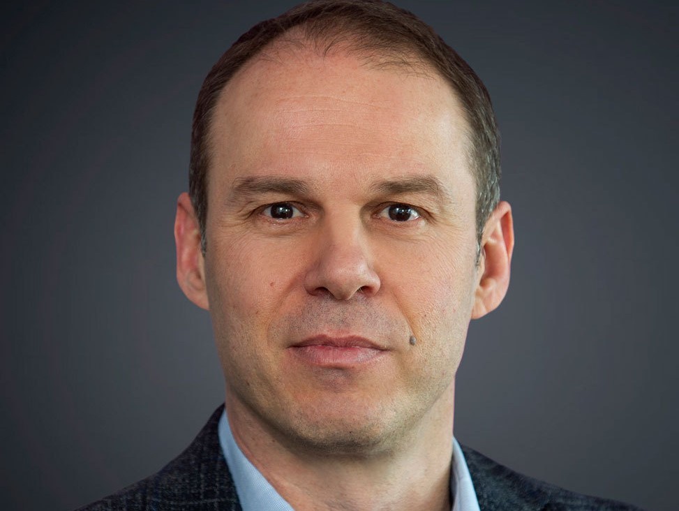 Ultimul apel pentru Romtelecom: Telekom Mobile, fostul Cosmorom, va fi înghițit de Digi și Vodafone. Trei jucători își vor împărți o piață de 3,2 mld. euro