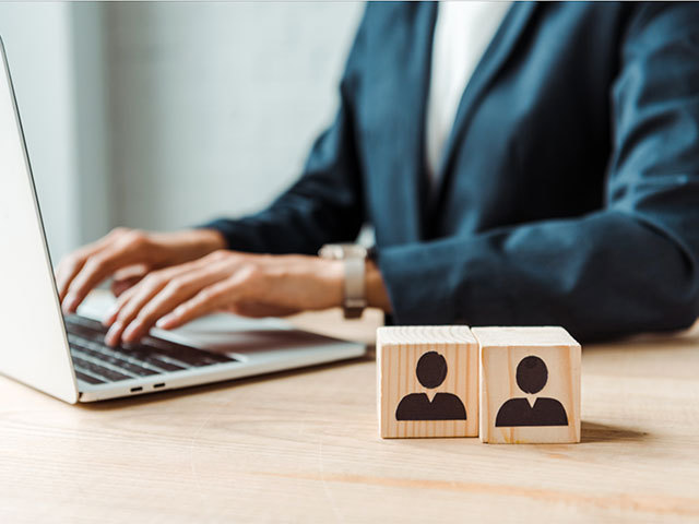 În atenția companiilor: Termenul pentru trecerea evidenței angajaților de la Revisal către Reges a fost prelungit până la finele anului. Doar 23% din firme au finalizat transferul