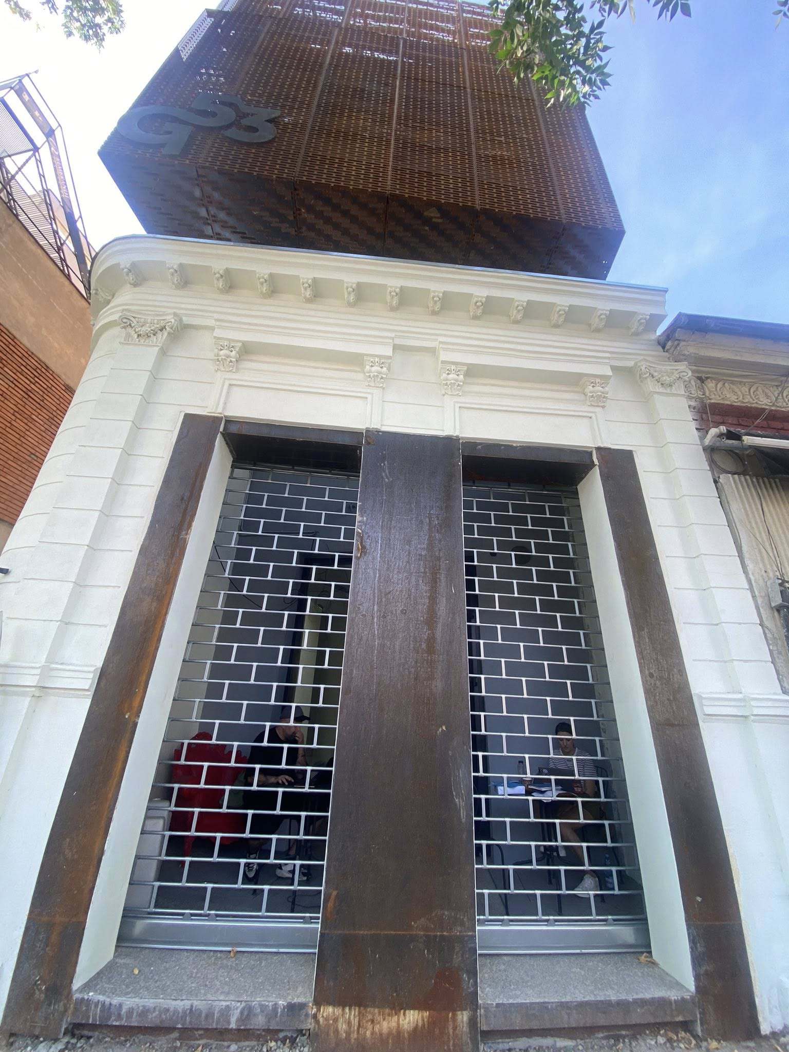 Clădirea teatrului Grivița 53, primul teatru din România construit exclusiv din fonduri private, a fost inaugurată oficial, la 9 ani de la lansarea proiectului de către regizoarea Chris Simion – Mercurian. Teatrul va deveni operațional din noiembrie
