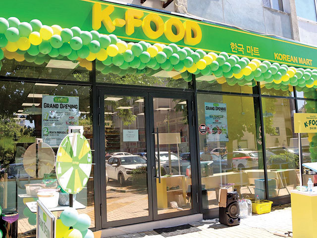 Fenomenul muzicii K-pop și al serialelor coreene se vede și în business: K-FOOD, un retailer de produse coreene, a ajuns la opt magazine și caută să se dezvolte cu un restaurant și o cafenea. „Oamenii caută să mănânce ceea ce văd în seriale și filme coreene“