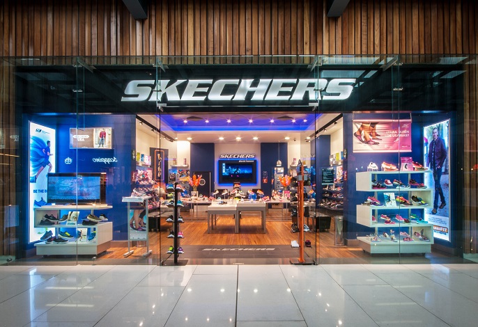 Grupul de investiții americano-brazilian 3G a finalizat preluarea brandului de încălțăminte Sketchers în urma unei tranzacții de 9 mld. dolari. Sketchers are magazine în București, Brașov, Constanța și în alte orașe mari din țară