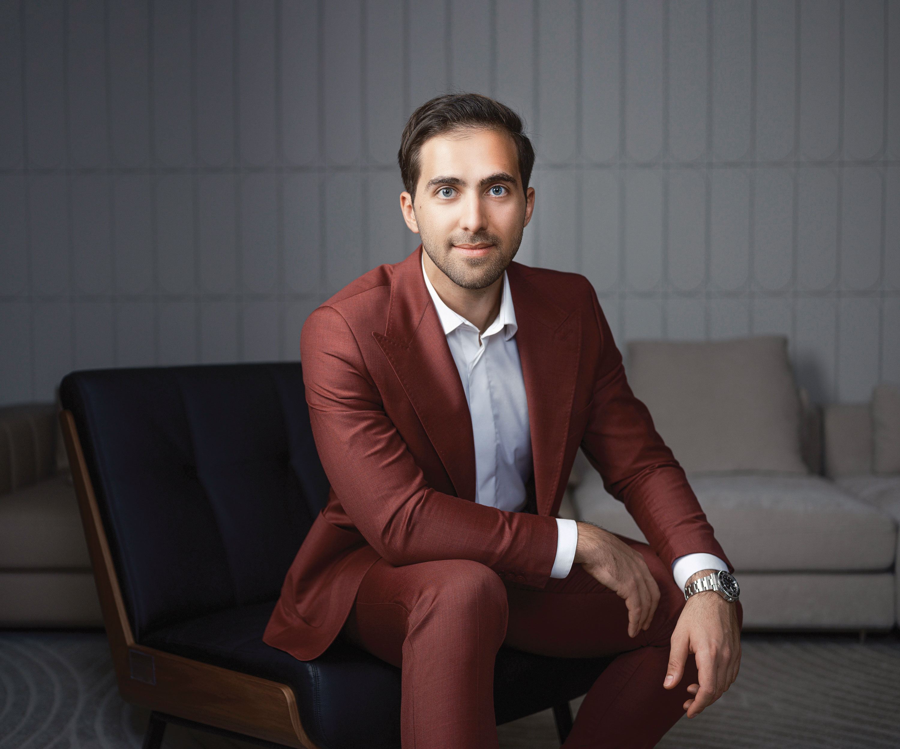 Cine este tânărul român, care la numai 26 de ani este deja antreprenor în serie și ce afacere construiește în prezent
