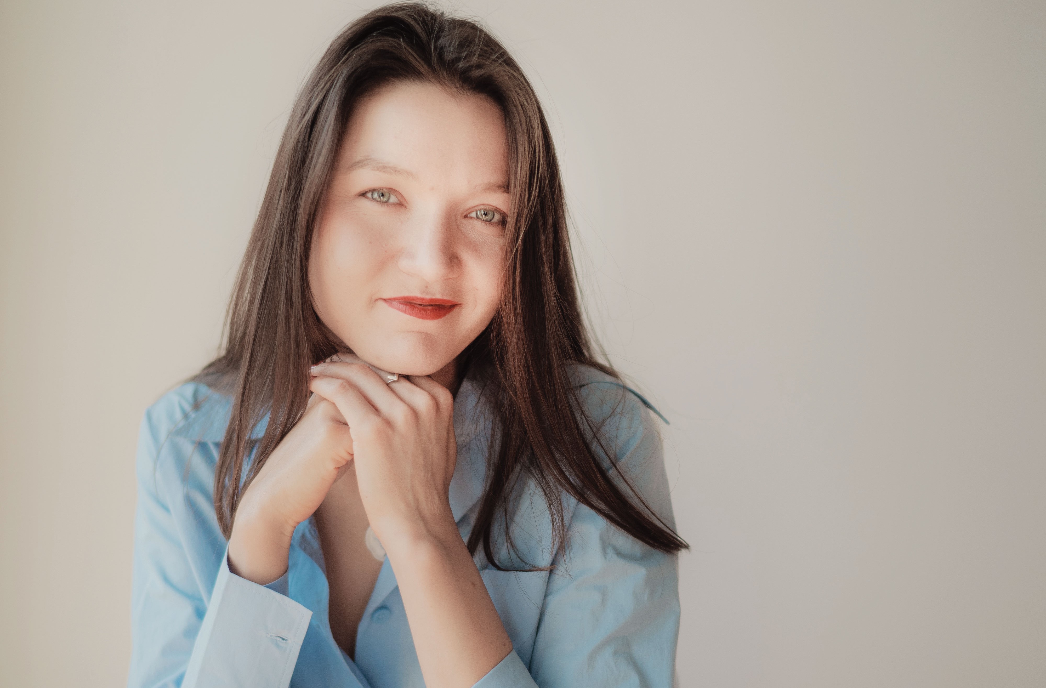 Povestea unei tinere din România care și-a transformat pasiunea pentru artă într-o afacere, iar acum își vinde produsele în cele mai importante magazine din București