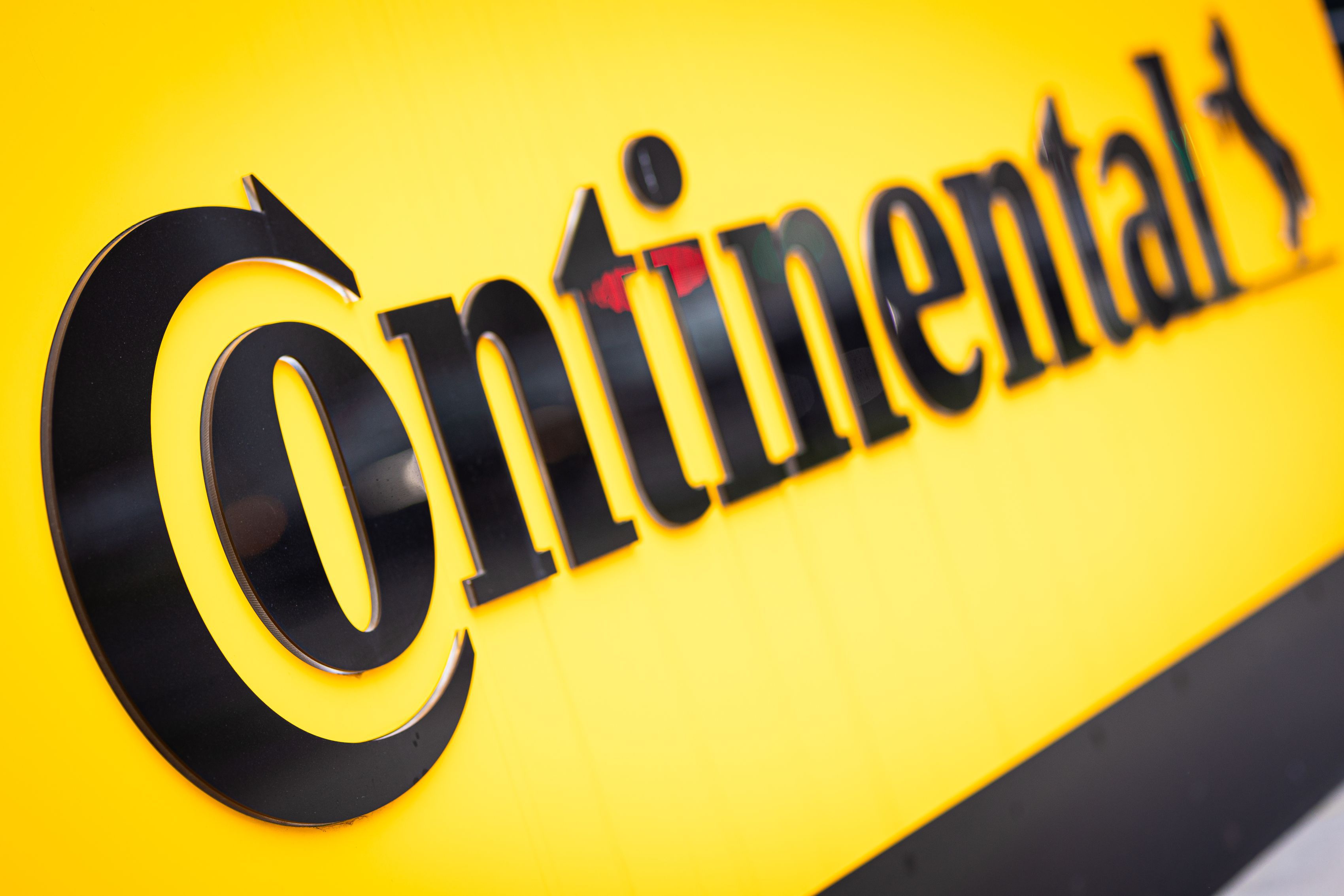 Grupul german Continental, prin divizia ContiTech, vinde businessul Original Equipment Solutions (OESL), cu operațiuni în 15 țări, inclusiv România, către compania americană de private holding Regent